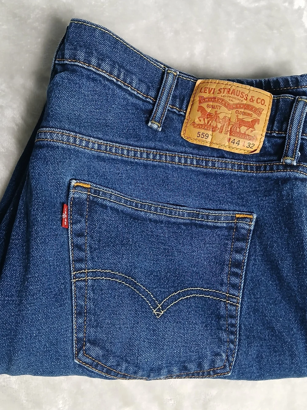Levi's 44x32 Jeans Men's Relaxed Fit Straight Leg Dark Wash Blue Denim